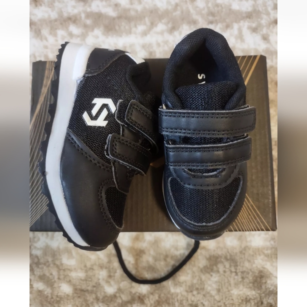 System Leo Black And White Shoes Toddler Size 6 - New In Box